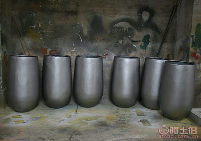 【正方廣州工廠庭院設(shè)計創(chuàng)意景觀工藝品花盆銀色高腳圓形玻璃鋼花盆】廣州市荔灣區(qū)正方園林工藝品經(jīng)營部 - 產(chǎn)品庫